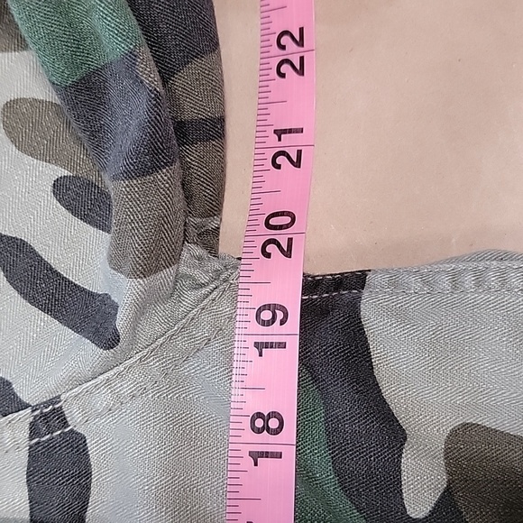 J. Crew Size M Camouflage Button Up Utility Shacket, Excellent Used Condition - Picture 8 of 13